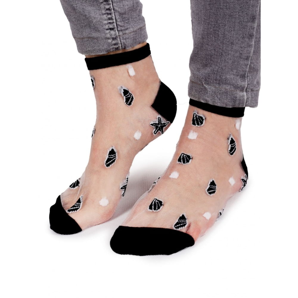 Short  seashell  patterned sheer socks